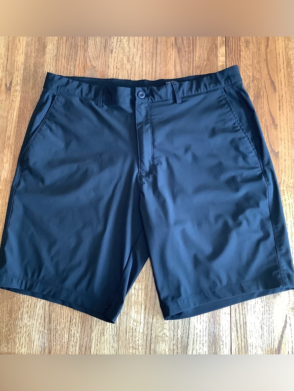 Greg Norman flat front Golf Shorts - 36